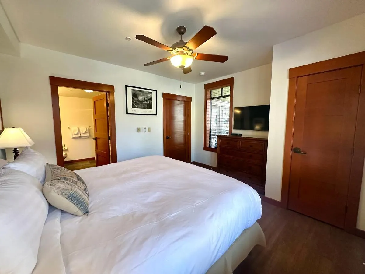 Quiet, Updated, Corner Condo In The Village! Parking, Pool & Spa Mammoth Lakes 0*,