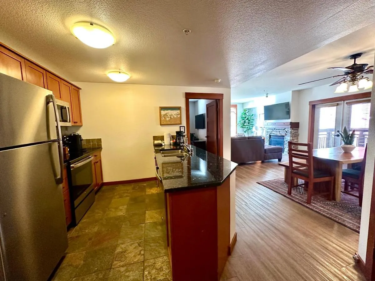 Quiet, Updated, Corner Condo In The Village! Parking, Pool & Spa Mammoth Lakes