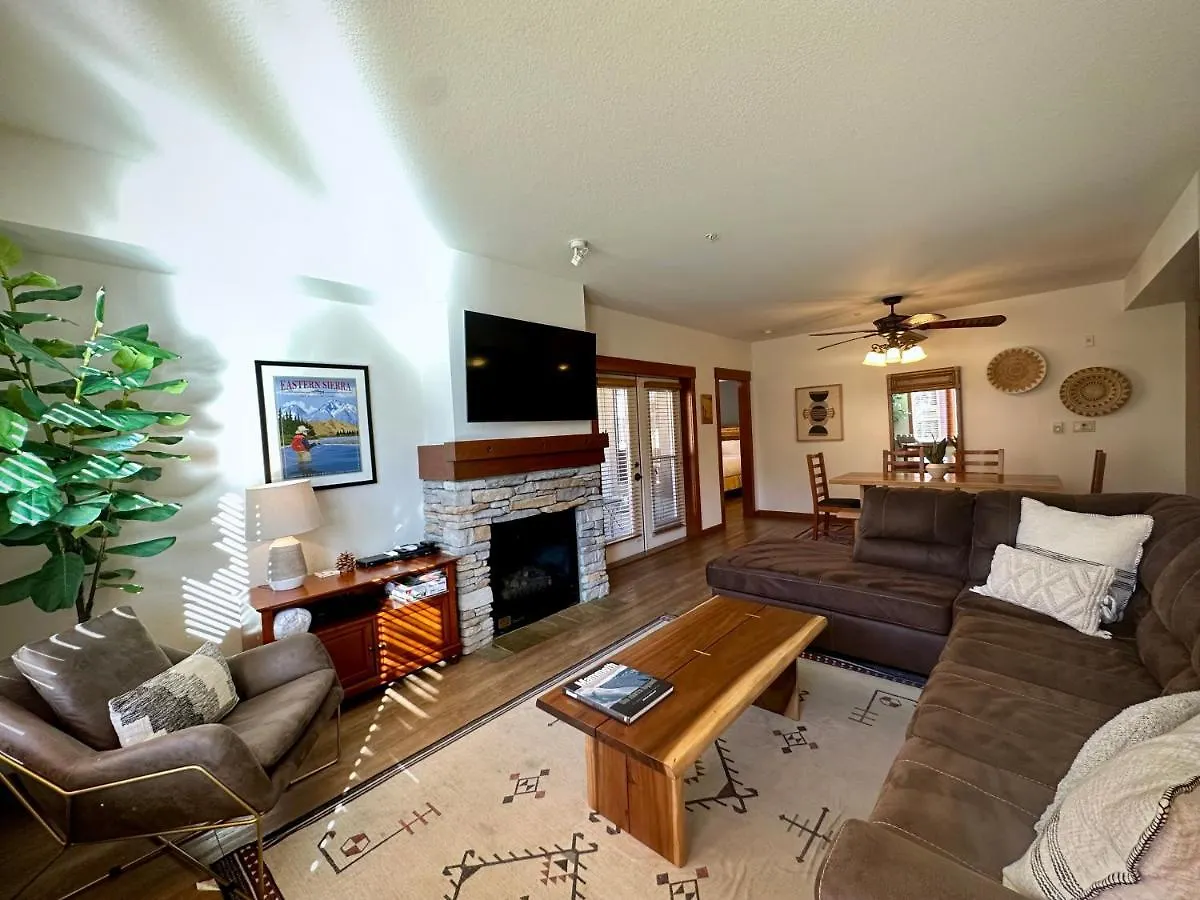 Dom wakacyjny Quiet, Updated, Corner Condo In The Village! Parking, Pool & Spa Mammoth Lakes